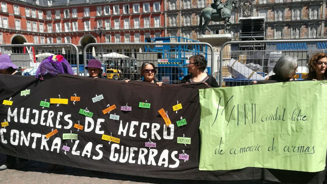 Mujeres de Negro contra la Feria de Armas de Madrid